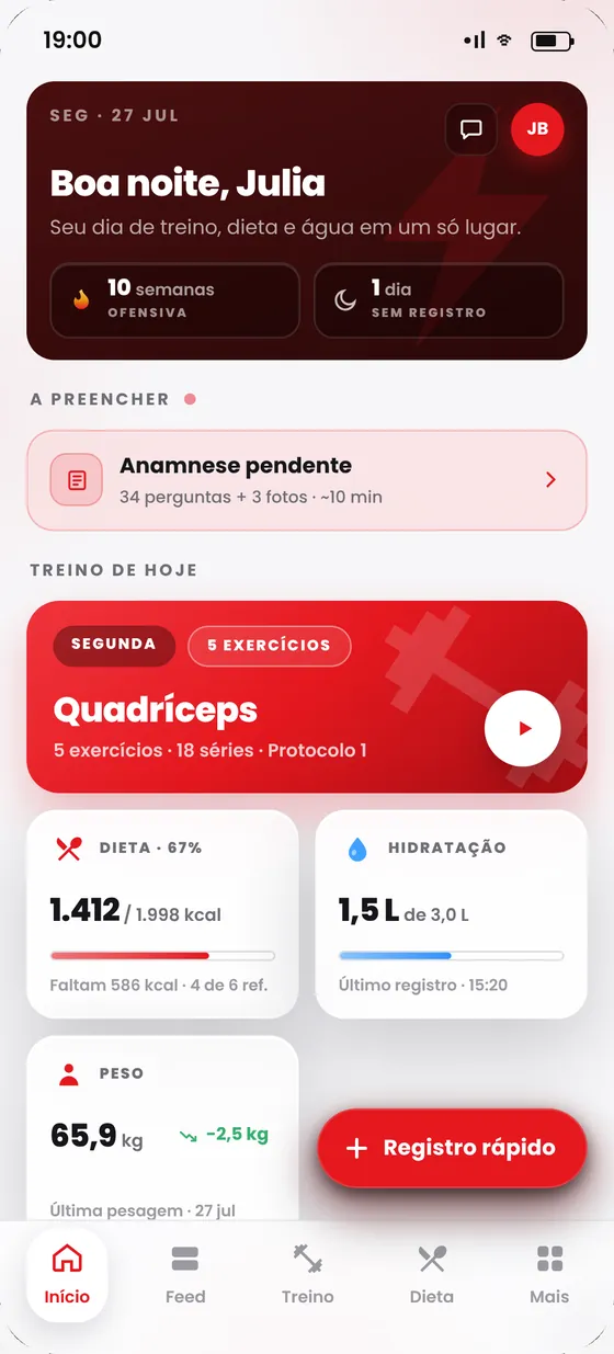 Tela inicial do app do aluno com pendências, treino do dia, dieta e hidratação