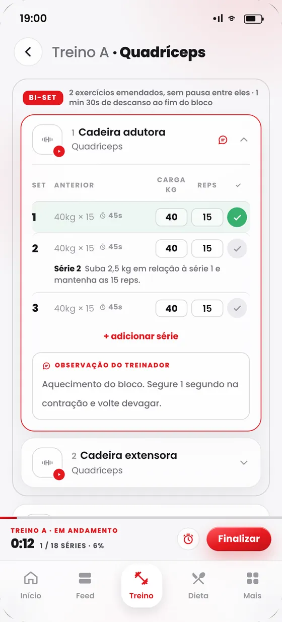 Série em andamento com carga, repetições e a série anterior para comparar